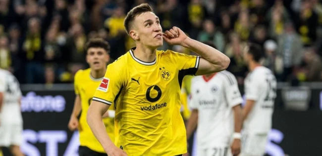 Nico Schlotterbeck lập công.