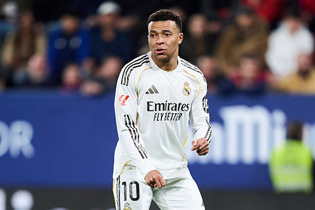 Michael Olise vượt qua Mbappe