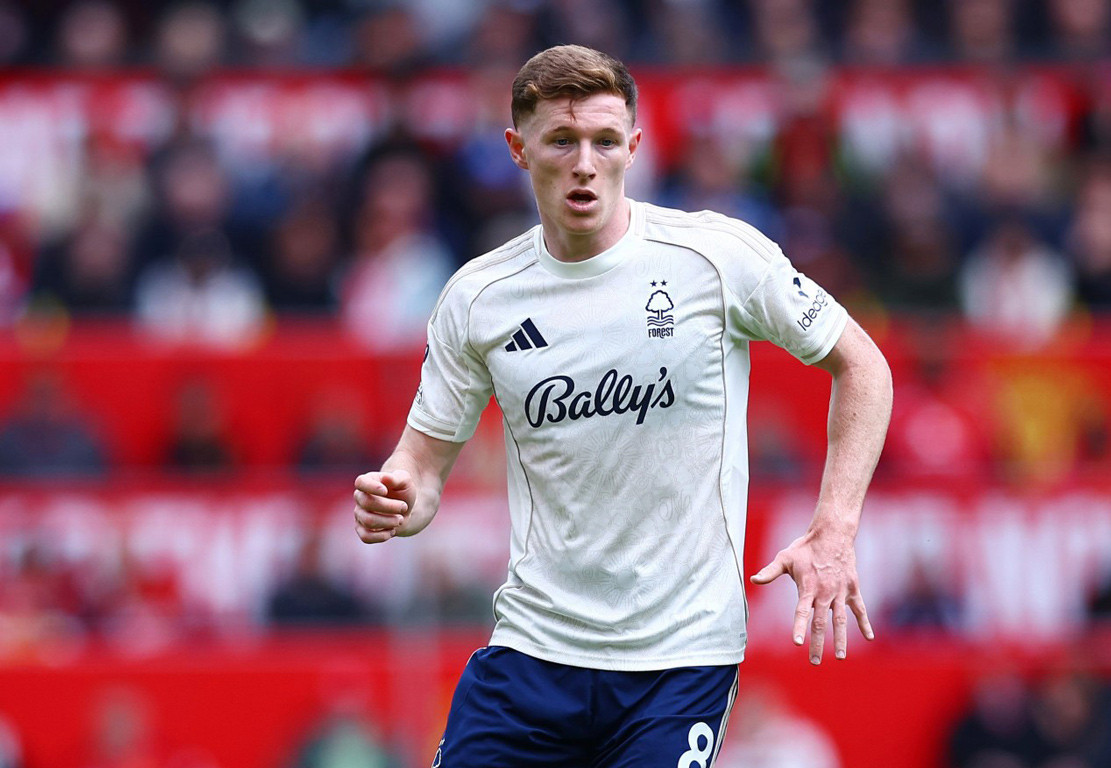 Elliot Anderson đang làm mưa làm gió tại Premier League Elliot Anderson chơi bóng cho Nottingham Forest
