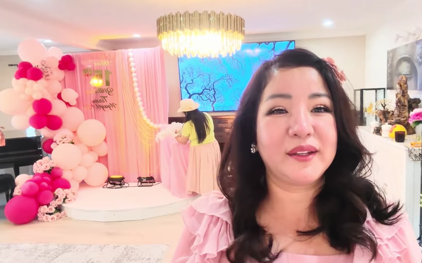 Thúy Nga chuẩn bị trang trí biệt thự cho sinh nhật con gái
