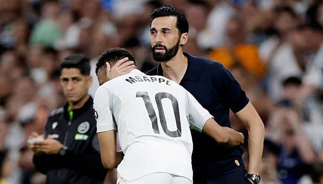 Alvaro Arbeloa quyết định rời Real Madrid vào cuối mùa. Alvaro Arbeloa rời Real Madrid