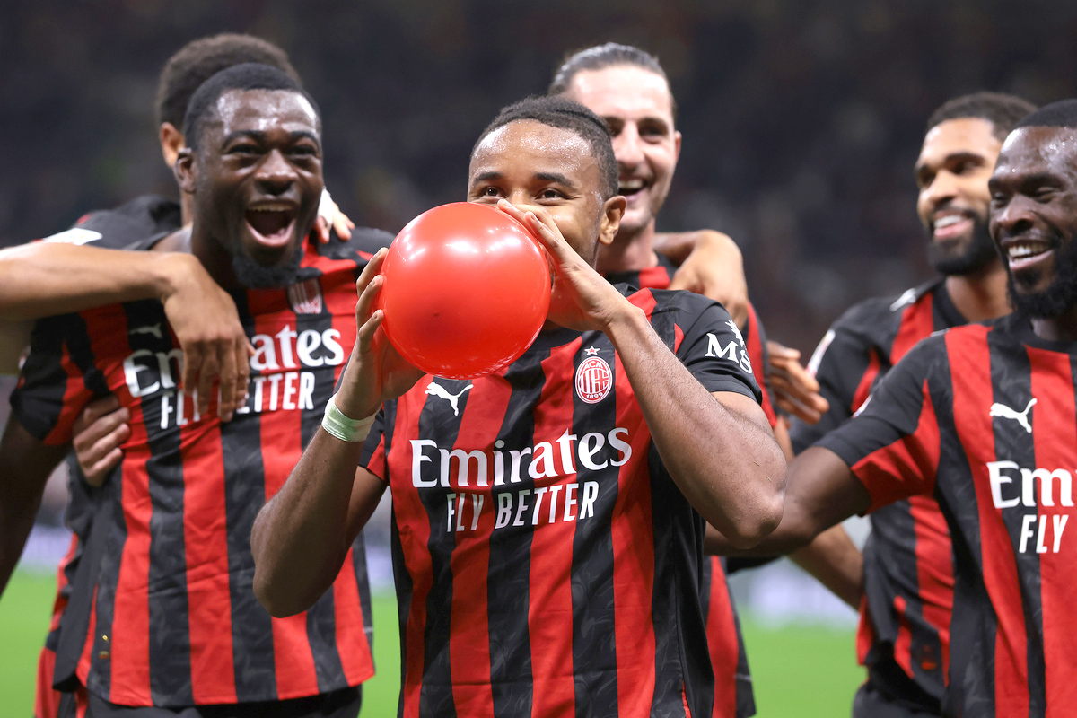 Milan chuẩn bị đối đầu Napoli tại San Siro