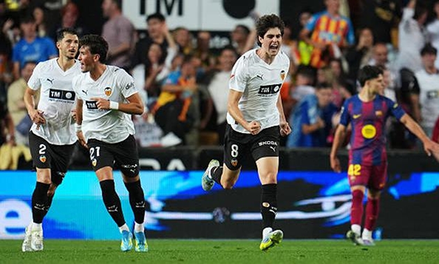 Valencia ngược dòng hạ Barcelona trên sân nhà. Valencia lội ngược dòng thắng Barca