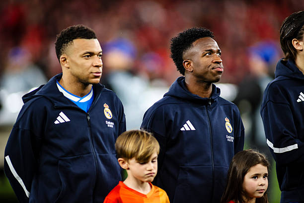Vinicius Junior tiết lộ mối quan hệ tốt đẹp với Kylian Mbappe. Vinicius Junior và Kylian Mbappe thân thiết trên sân tập