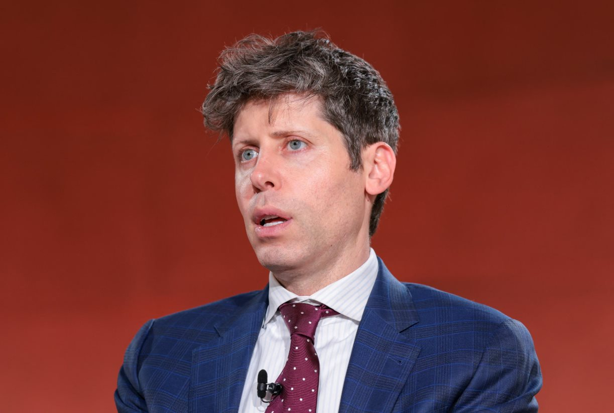 CEO Sam Altman tại cuộc họp báo về kế hoạch tái cấu trúc OpenAI
