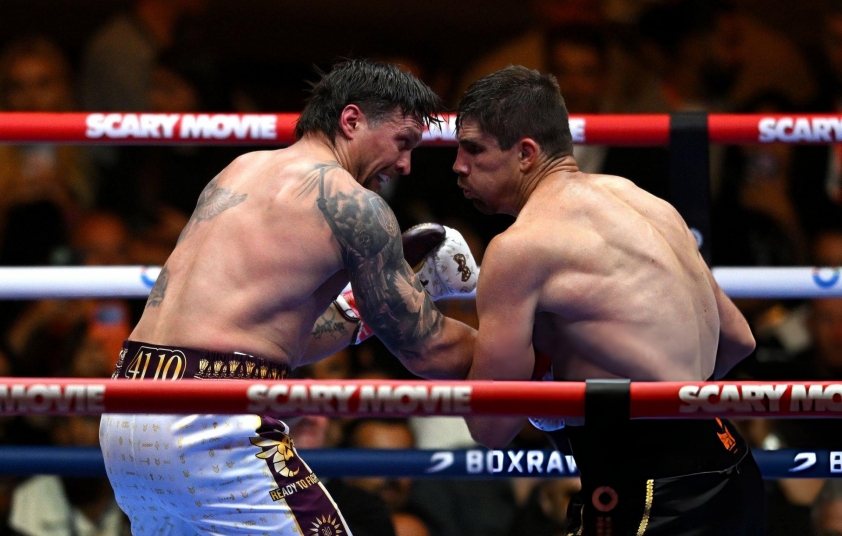 Oleksandr Usyk giành chiến thắng TKO trước Rico Verhoeven Usyk thắng TKO Verhoeven đầy tranh cãi