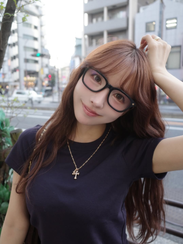 Yua Mikami biểu diễn cùng đội cổ vũ Formosa Sexy