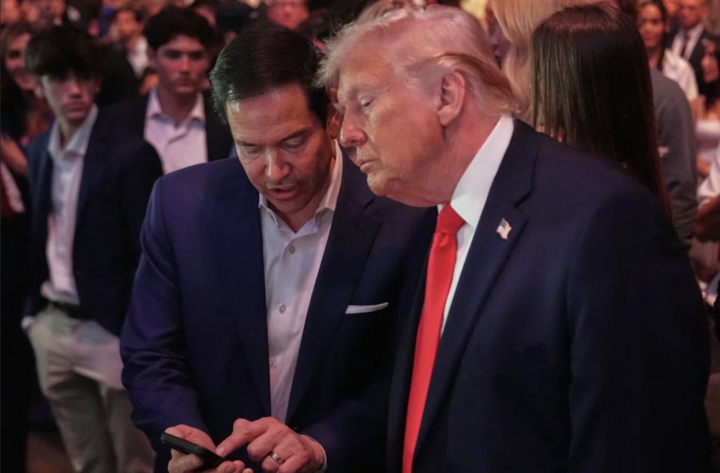 Khán giả nổi tiếng theo dõi UFC 327 Tổng thống Mỹ Donald Trump theo dõi trận đấu UFC