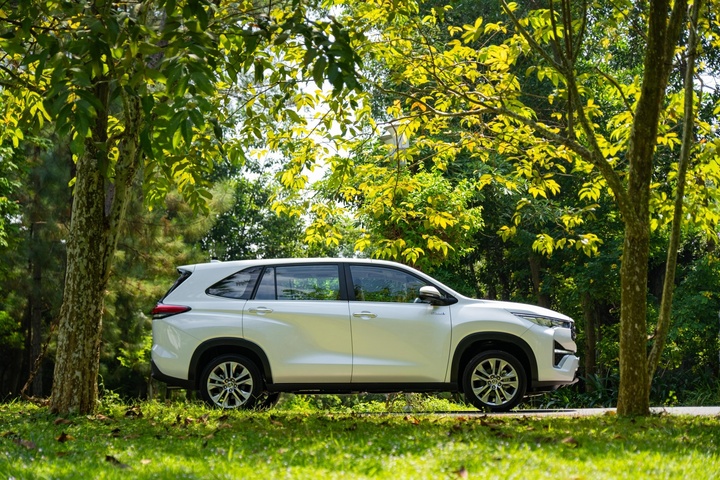 Xe đang dung xăng RON95 chuyển sang xăng sinh học E10 cần lưu y gì? - Ảnh 3. Toyota Innova Cross dẫn đầu phân khúc xe hybrid