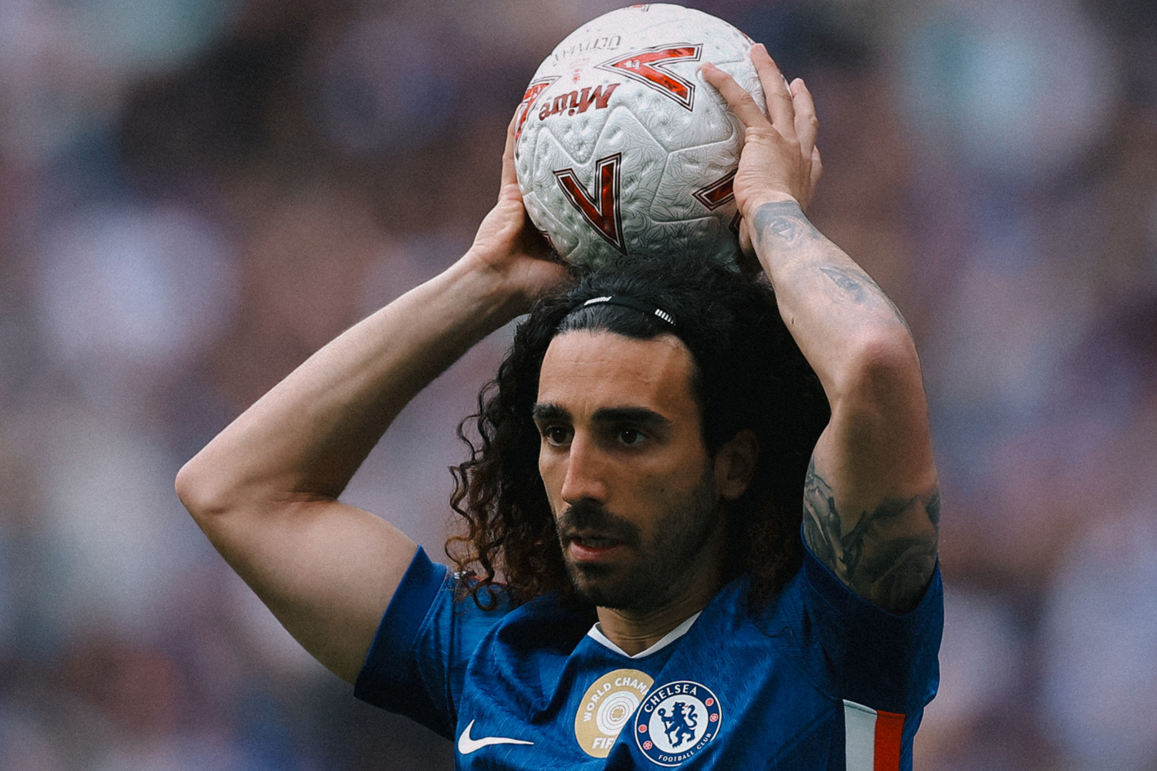 Barcelona muốn mua lại Marc Cucurella