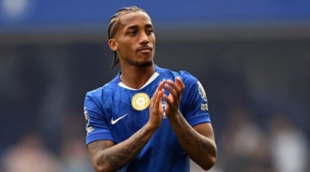 Joao Pedro được Barca săn đón.
