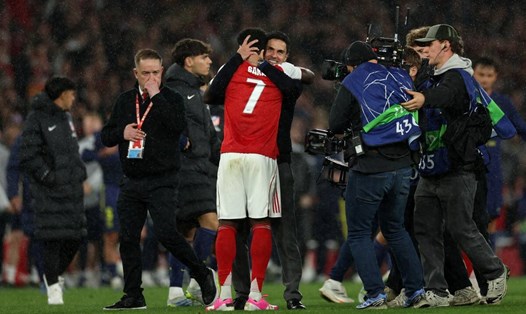 Arsenal hướng đến cú đúp danh hiệu