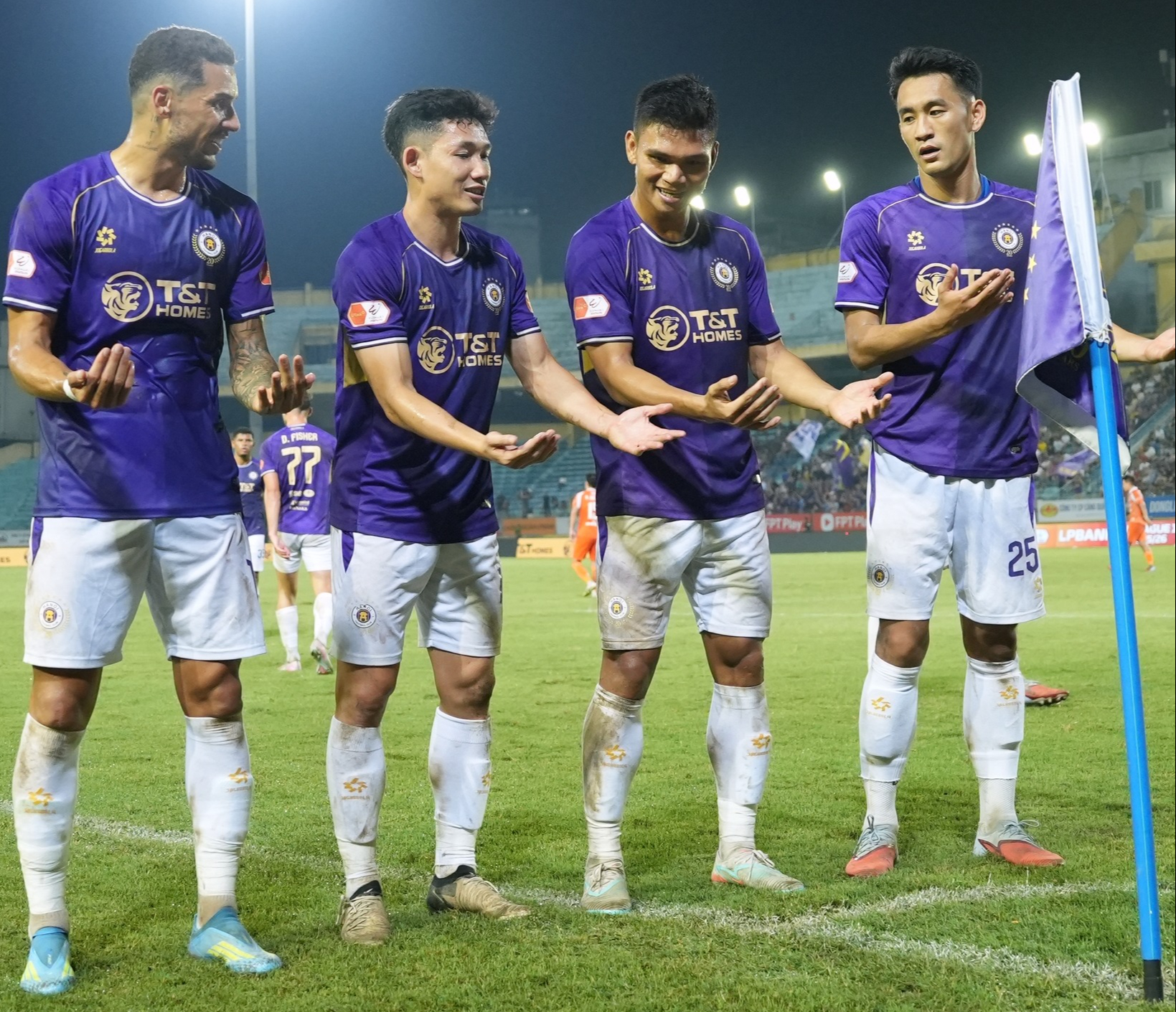 Xuân Mạnh tỏa sáng, Hà Nội FC lọt tốp 3 V-League - Ảnh 4.