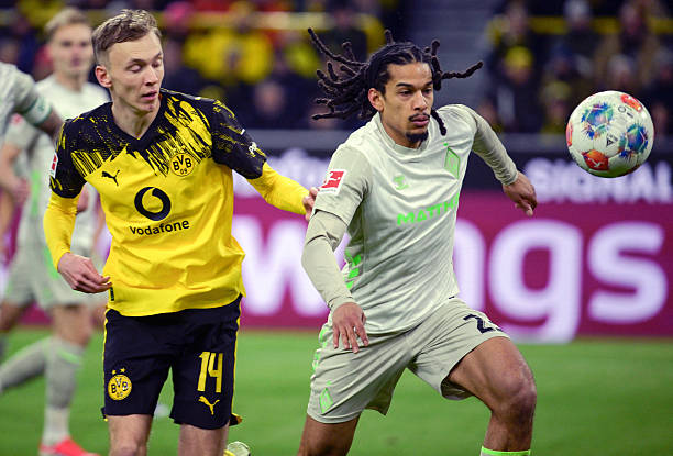 Werder Bremen và Dortmund sẽ chạm trán ở vòng đấu cuối cùng của Bundesliga. Werder Bremen và Dortmund sẽ chạm trán ở vòng đấu cuối cùng của Bundesliga.