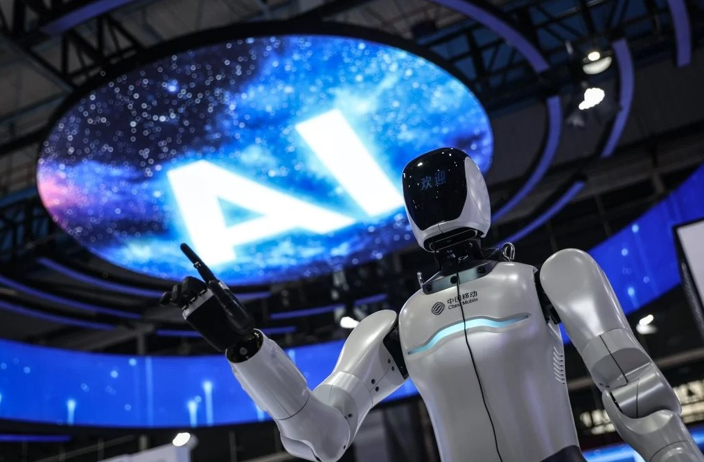 Cuộc đua AI Trung Quốc 2026: Tencent thận trọng , Alibaba quyết liệt , ByteDance áp đảo thị trường - Ảnh 1. Ba ông lớn công nghệ Trung Quốc chạy đua AI