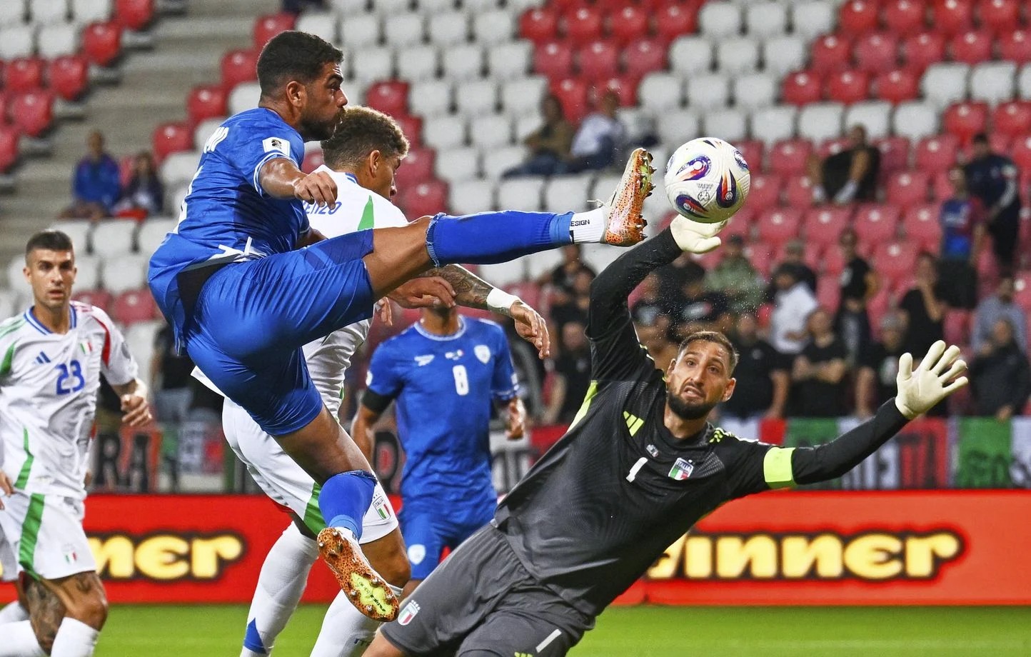 Đội tuyển Italy: Phòng ngự thế này, đừng mong đi World Cup! - Ảnh 1. Đội tuyển Italy: Phòng ngự thế này, đừng mong đi World Cup! - Ảnh 1.