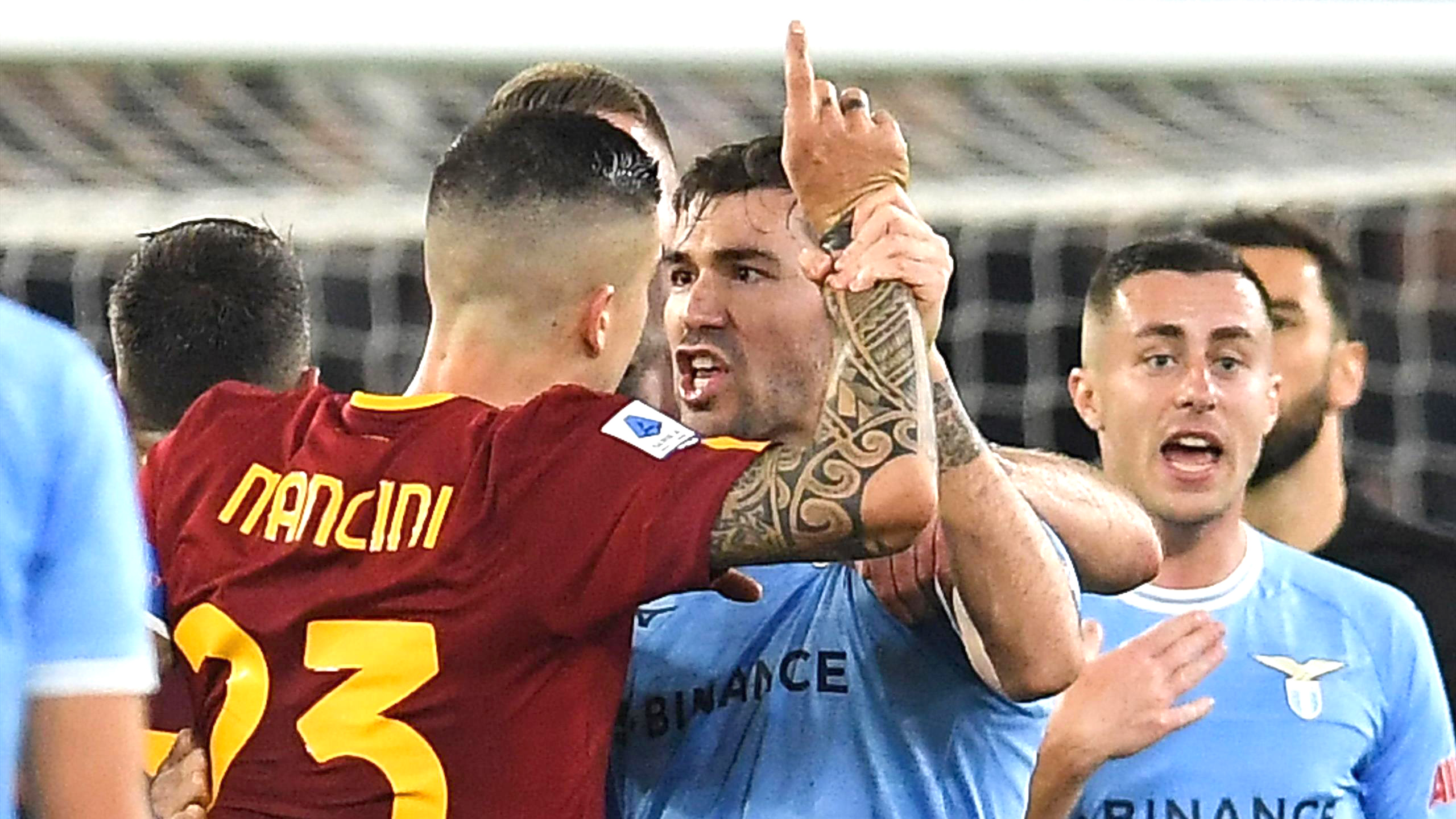 Trận derby Lazio vs Roma trên sân Olimpico