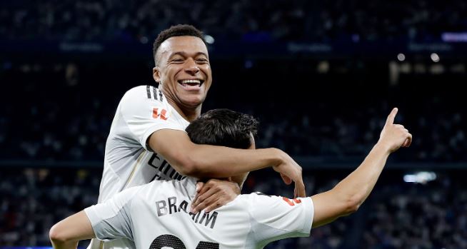 Mbappe cũng lập công. Mbappe cũng lập công.