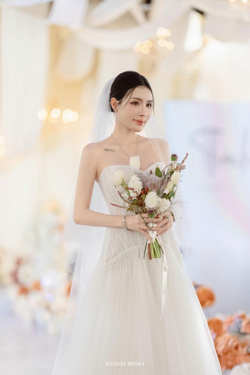 Các cầu thủ và bạn bè dự đám cưới Văn Thanh
