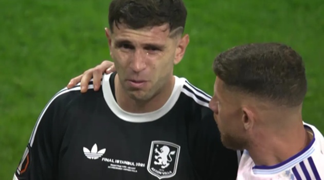 Emiliano Martinez bộc lộ cảm xúc mạnh mẽ sau chiến thắng